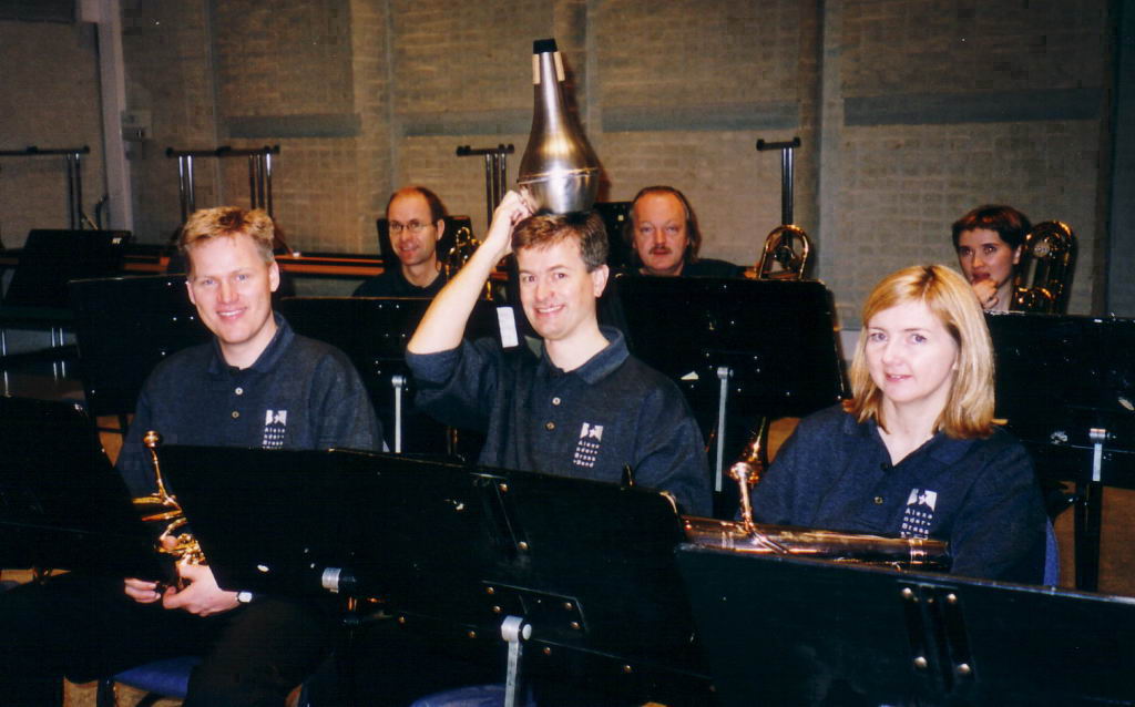 nm2002-2.jpg