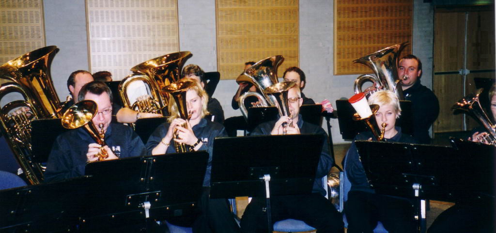 nm2002-3.jpg